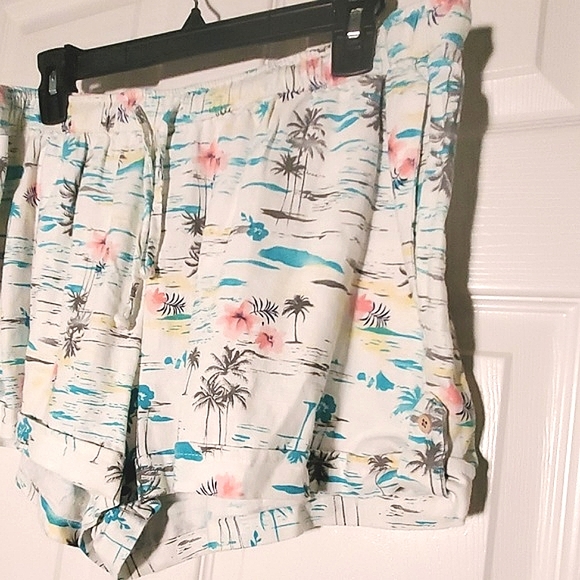 SO Linen Soft Shorts, Tropical Print - Picture 3 of 4
